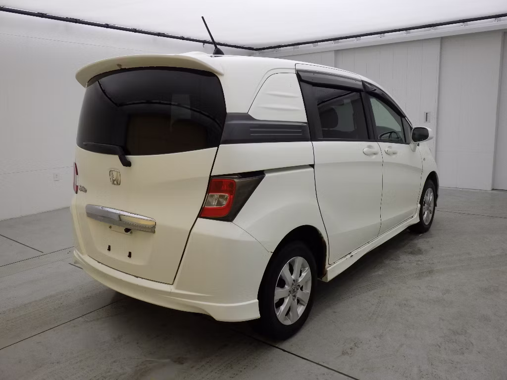 HONDA FREED SPIKE