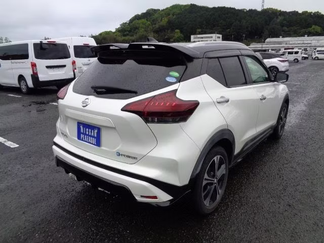 NISSAN KICKS