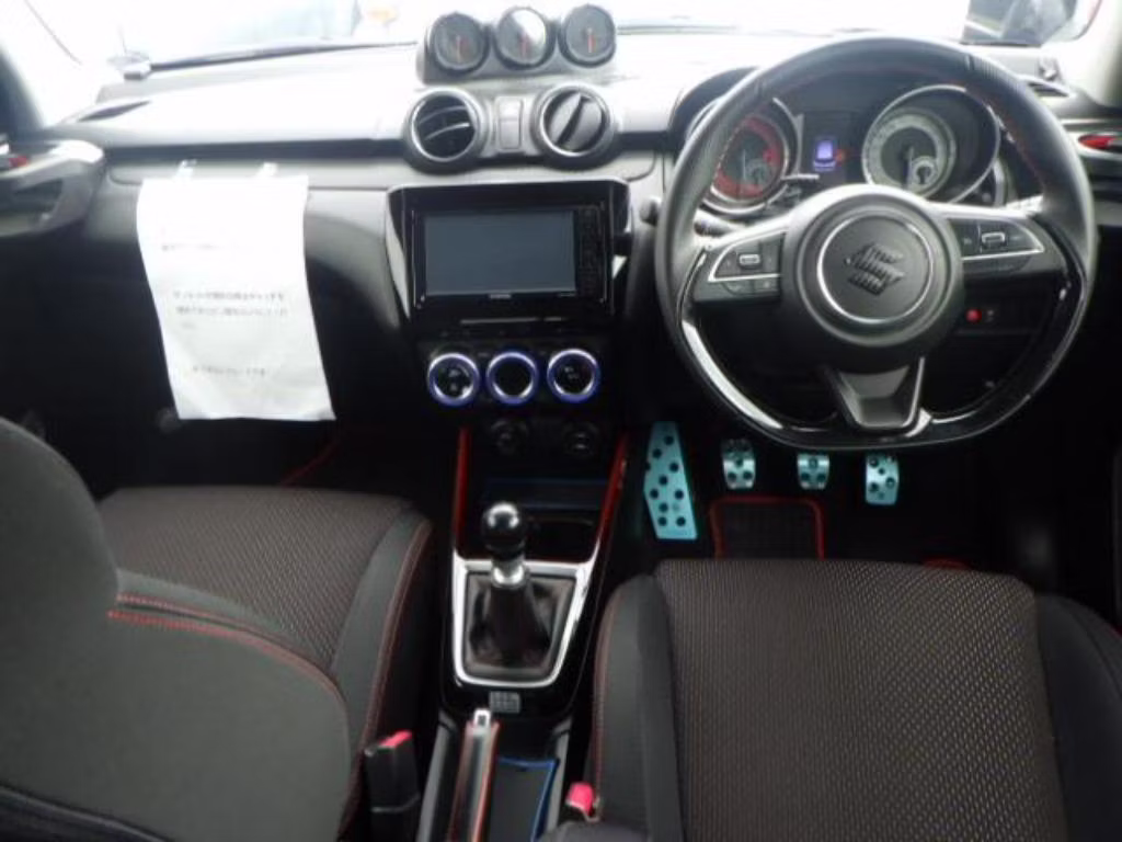 SUZUKI SWIFT