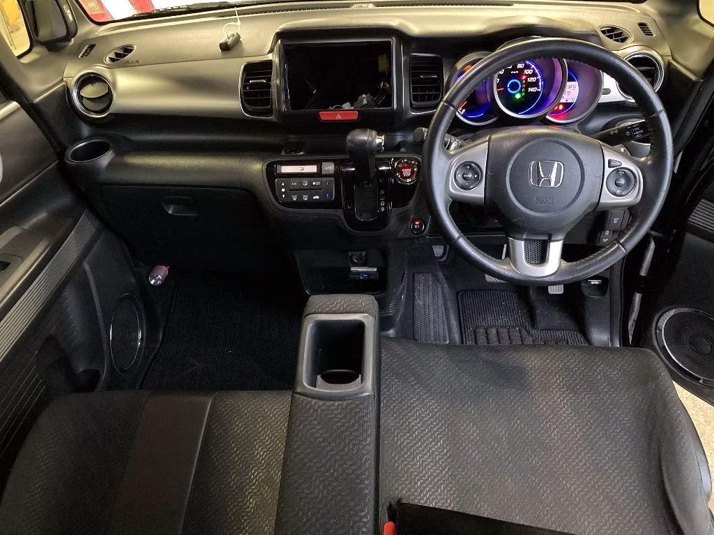 HONDA N-BOX SLASH