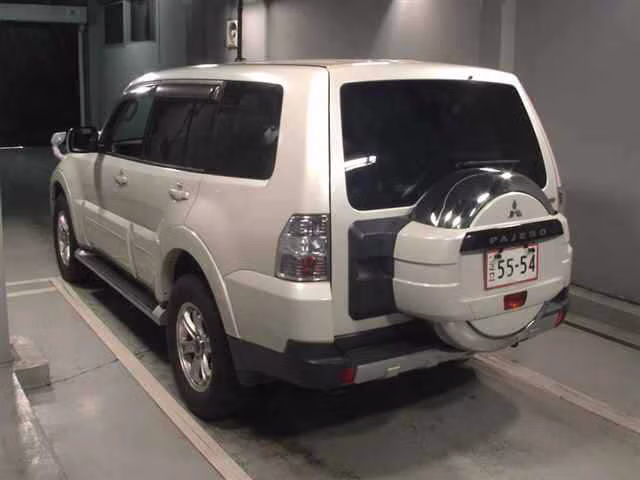 MITSUBISHI PAJERO