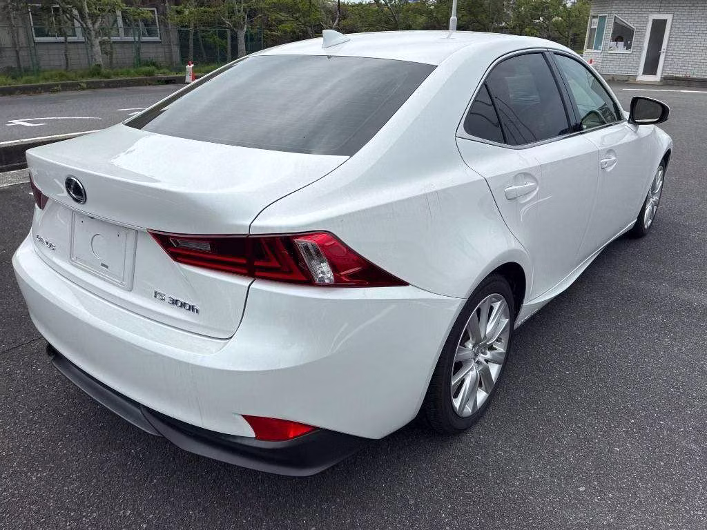 LEXUS IS300H