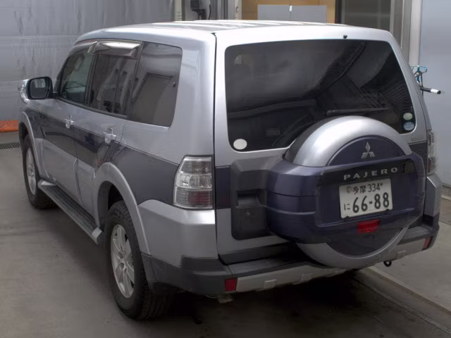MITSUBISHI PAJERO