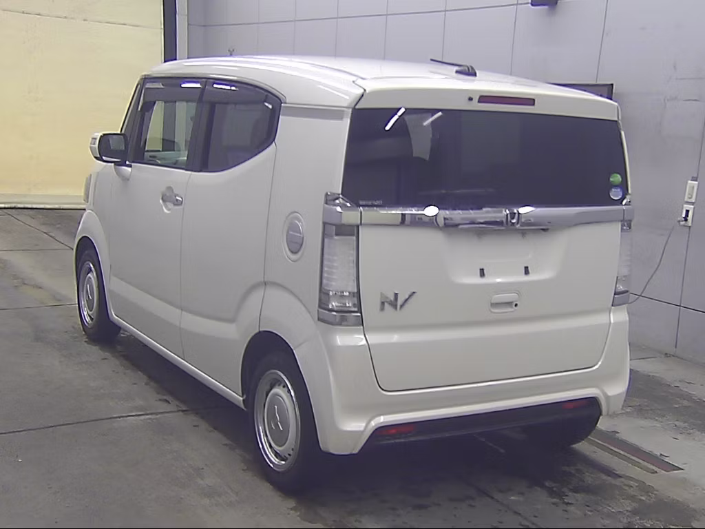 HONDA N-BOX SLASH