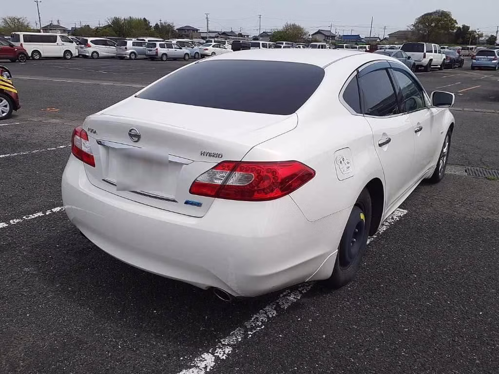 NISSAN FUGA