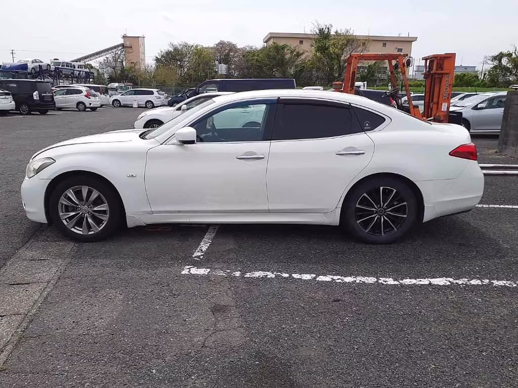 NISSAN FUGA