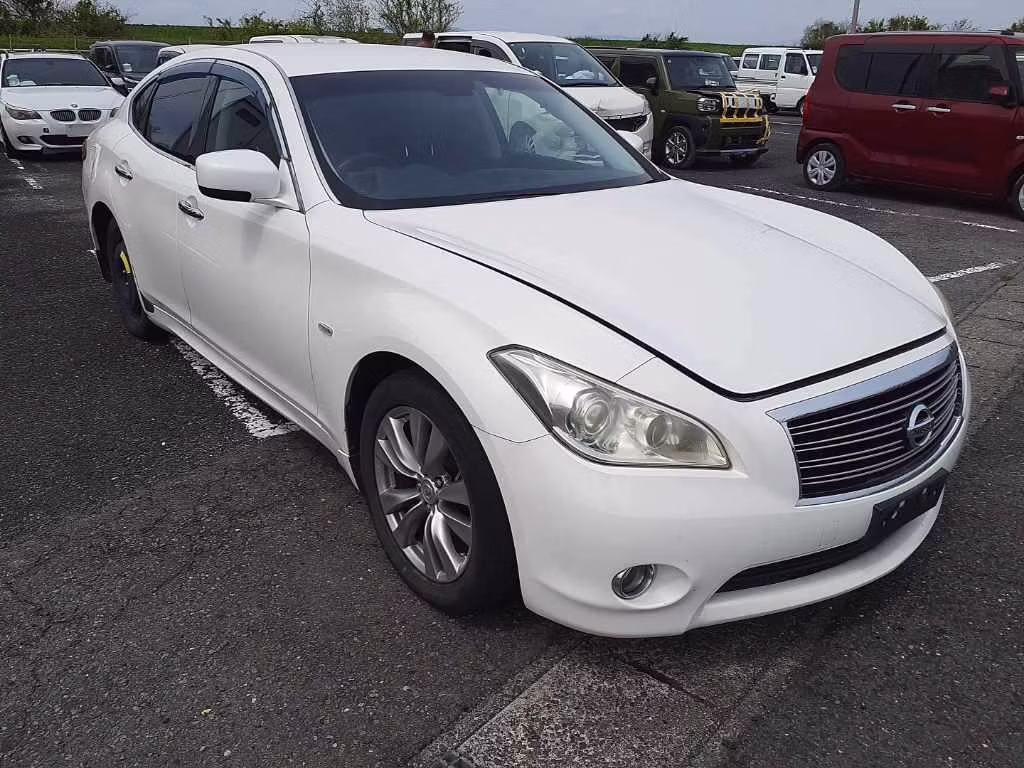 NISSAN FUGA