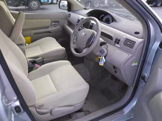TOYOTA RAUM