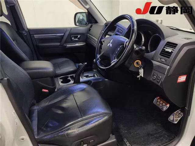 MITSUBISHI PAJERO