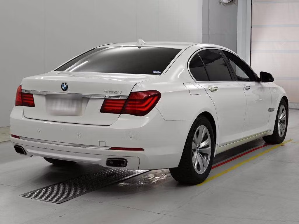 BMW 7-SERIES