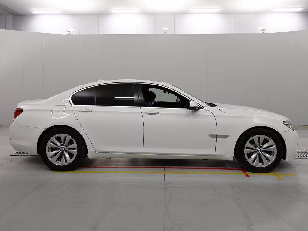 BMW 7-SERIES