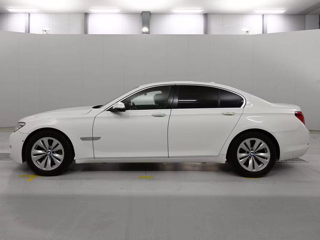 BMW 7-SERIES