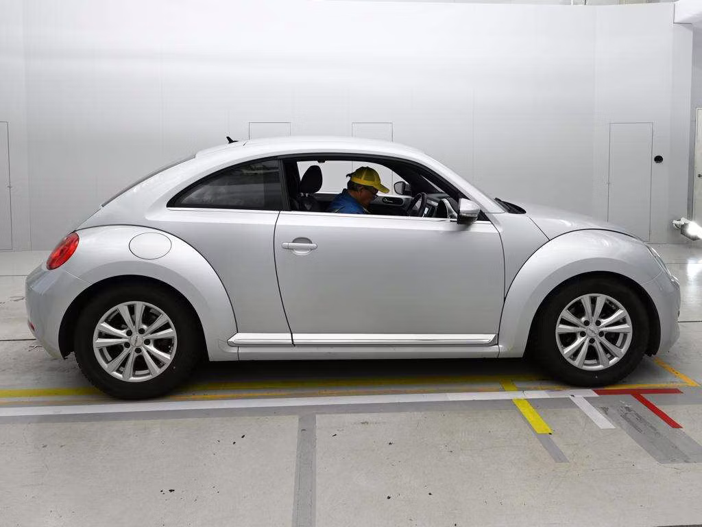 VOLKSWAGEN BEETLE