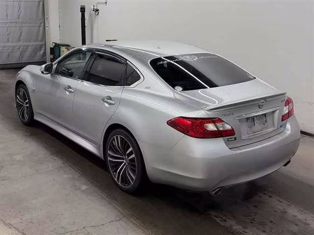 NISSAN FUGA