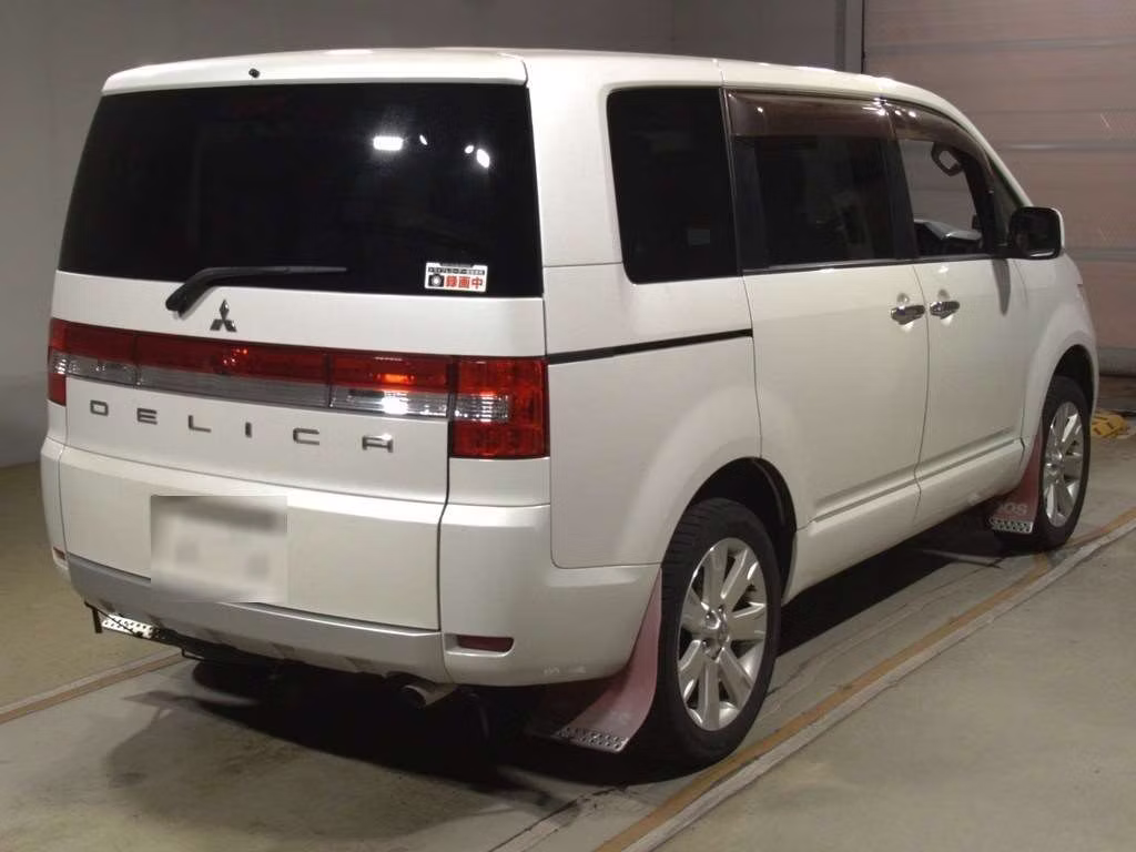 MITSUBISHI DELICA D:5