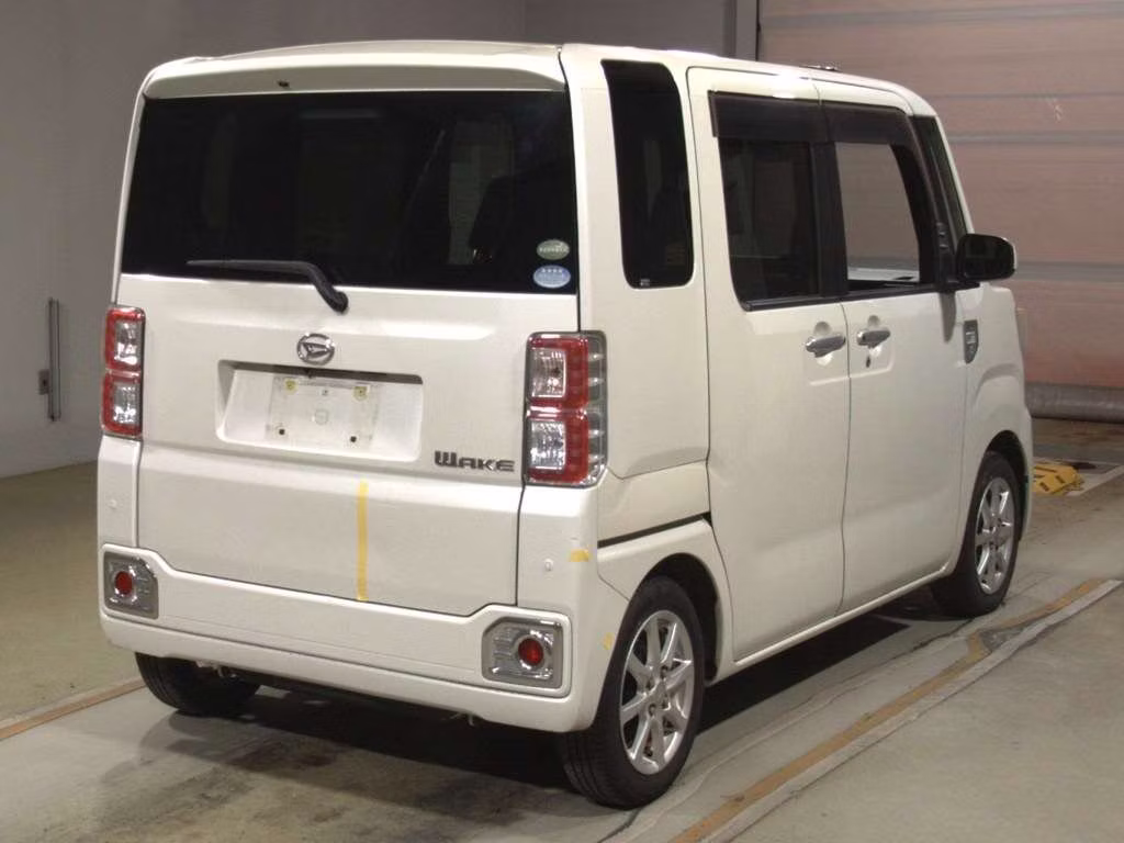 DAIHATSU WAKE