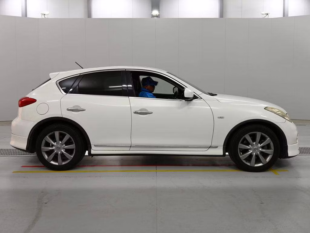 NISSAN SKYLINE CROSSOVER