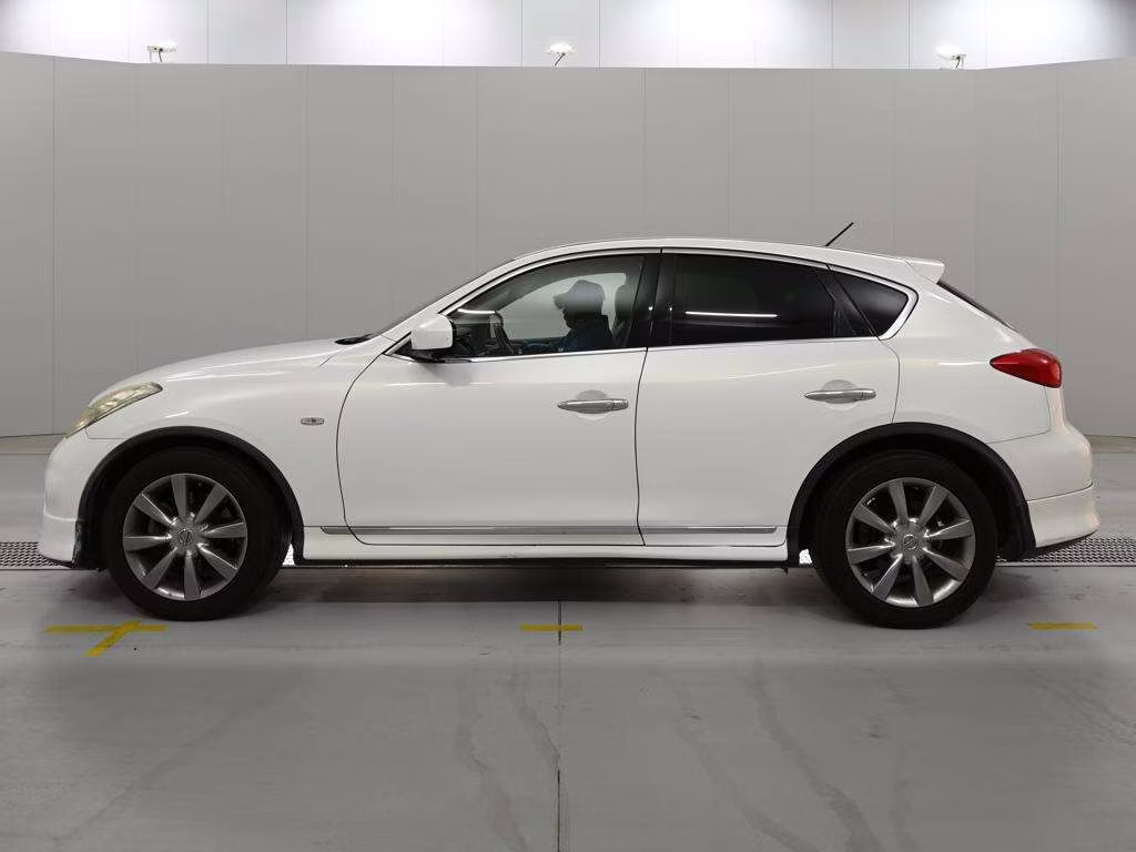 NISSAN SKYLINE CROSSOVER