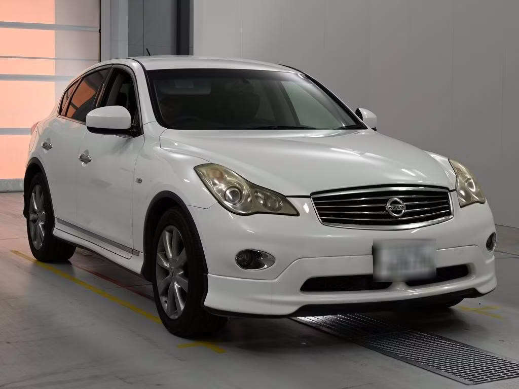 NISSAN SKYLINE CROSSOVER