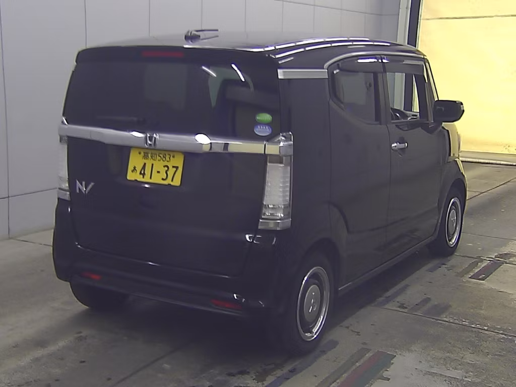 HONDA N-BOX SLASH