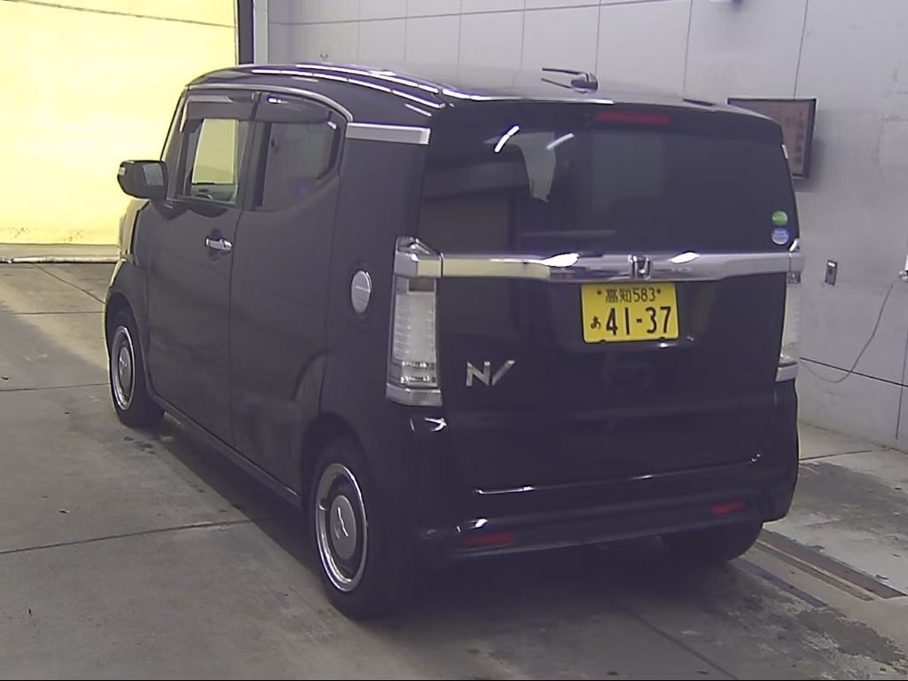 HONDA N-BOX SLASH