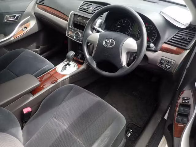 TOYOTA PREMIO