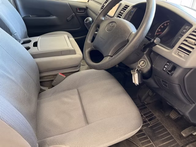 TOYOTA REGIUS ACE