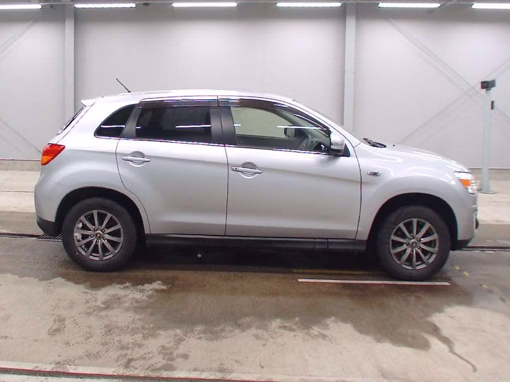 MITSUBISHI RVR