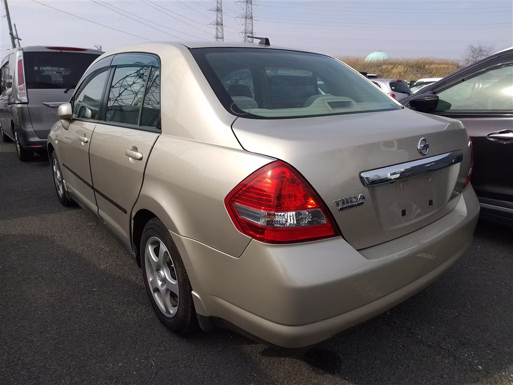 NISSAN TIIDA LATIO