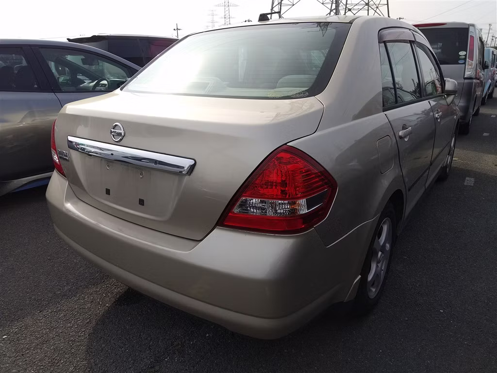 NISSAN TIIDA LATIO