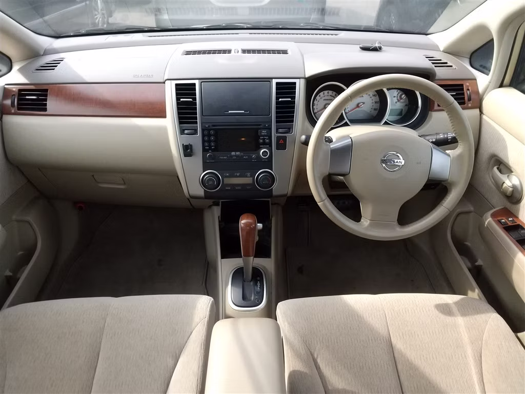 NISSAN TIIDA LATIO
