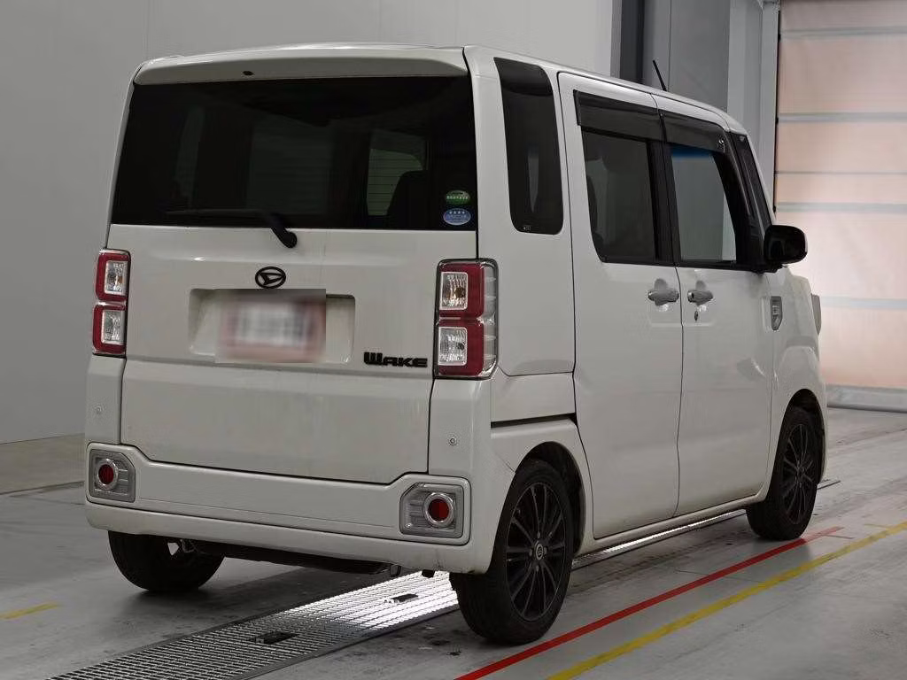 DAIHATSU WAKE