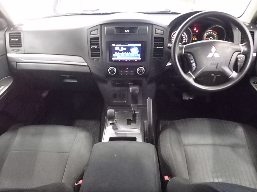 MITSUBISHI PAJERO