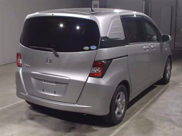 HONDA FREED SPIKE