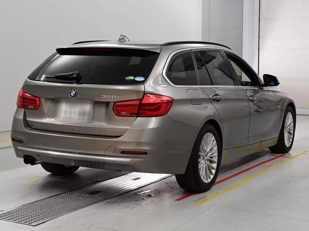 BMW 3-SERIES
