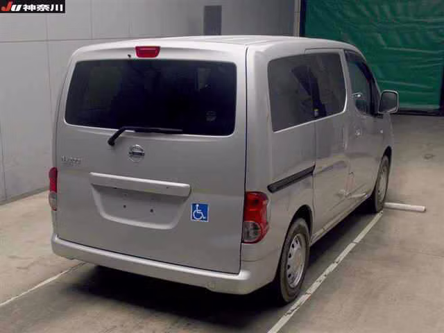 NISSAN NV200