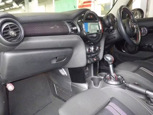 MINI HATCH