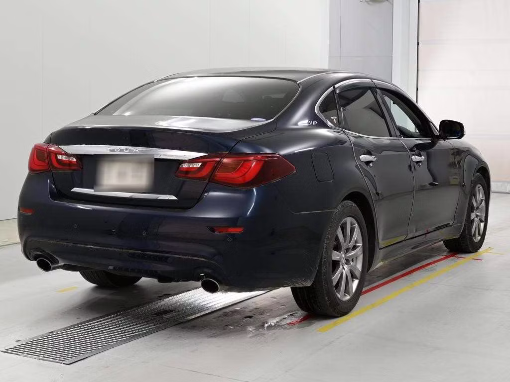 NISSAN FUGA