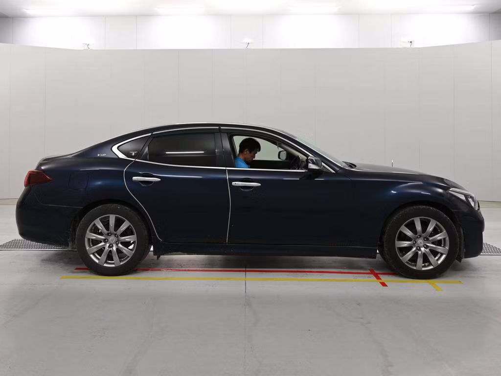 NISSAN FUGA