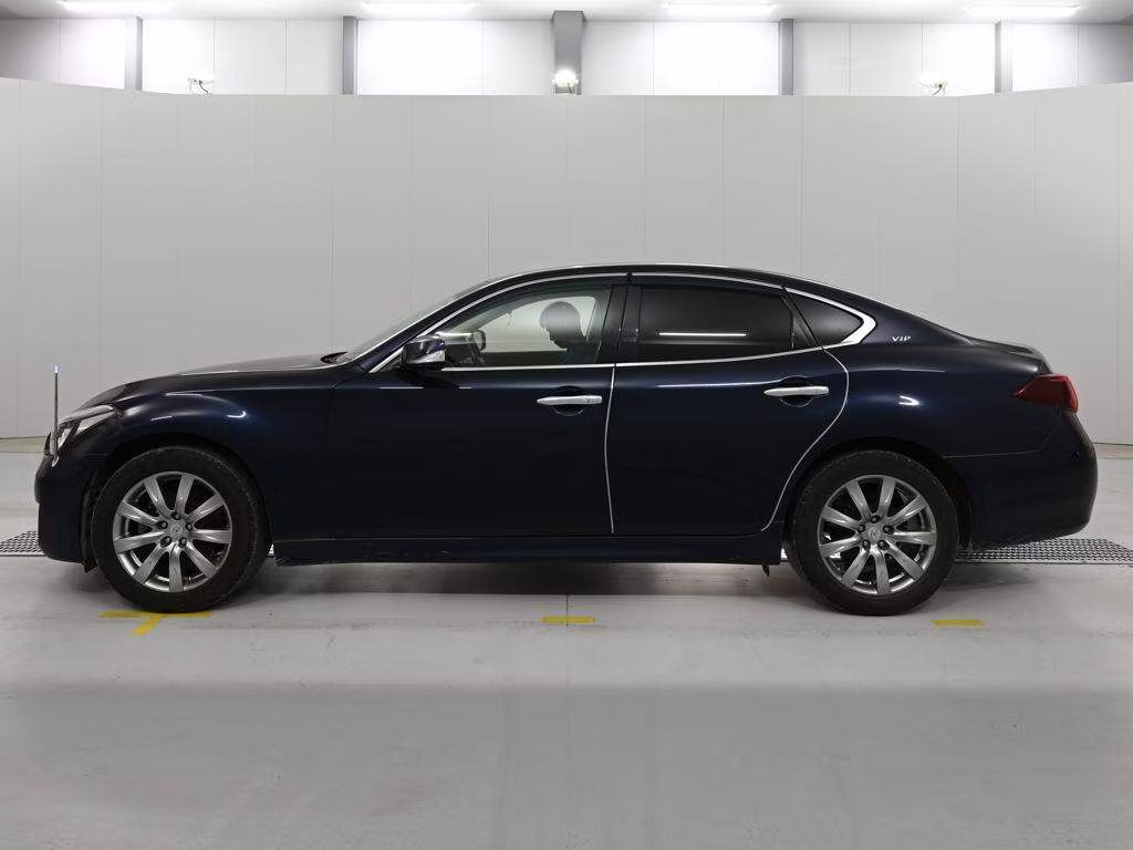 NISSAN FUGA