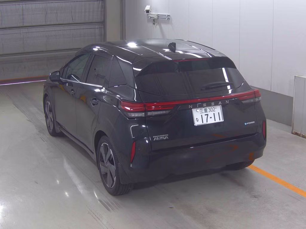 NISSAN AURA