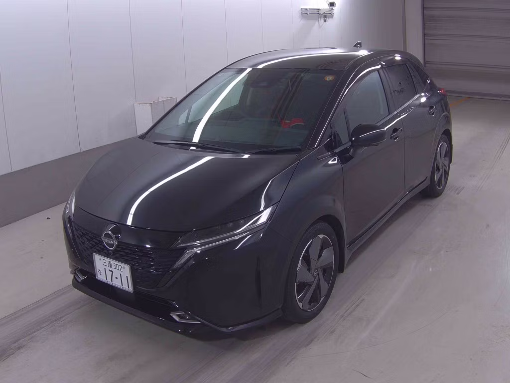 NISSAN AURA