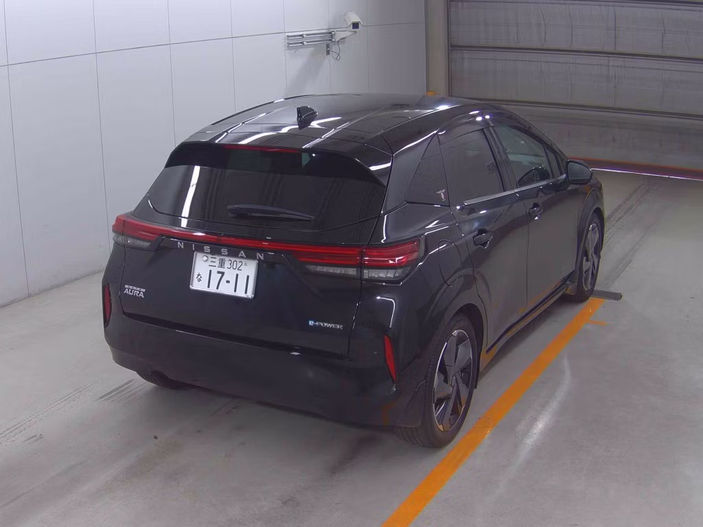 NISSAN AURA