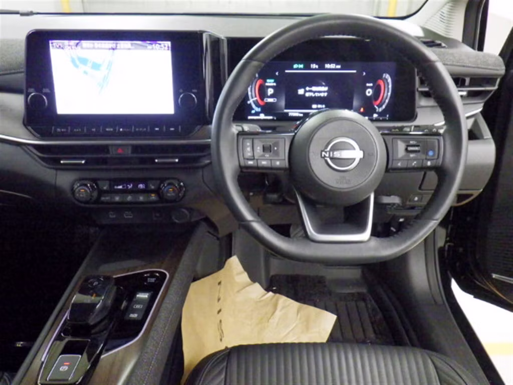 NISSAN AURA