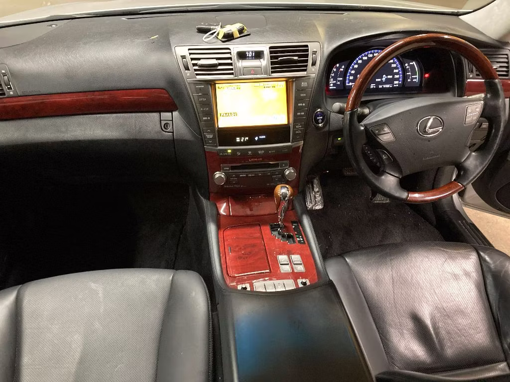 LEXUS LS600H