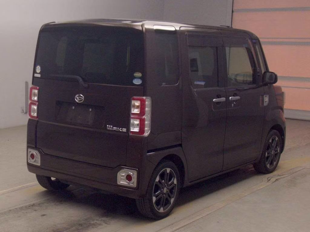 DAIHATSU WAKE