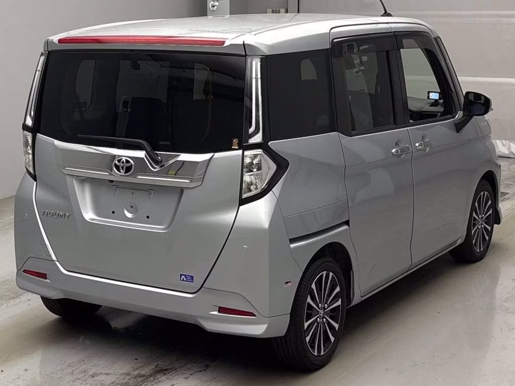 TOYOTA ROOMY