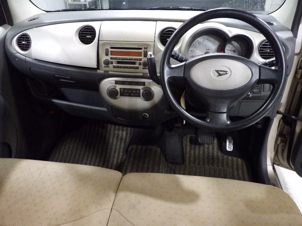 DAIHATSU MOVE LATTE