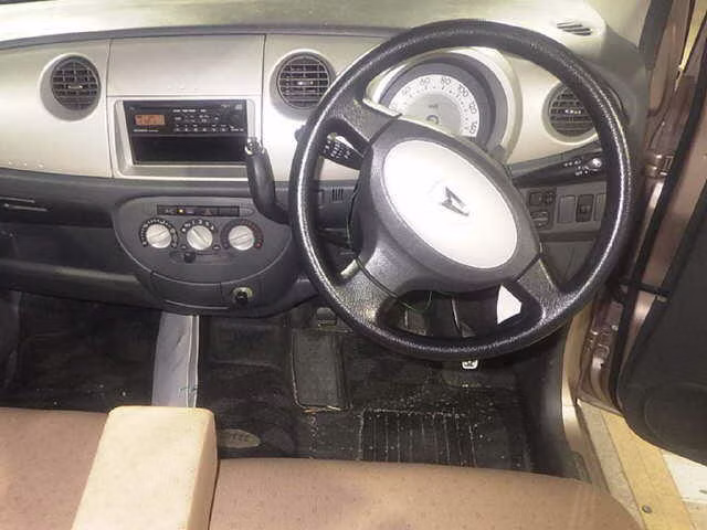 DAIHATSU MOVE LATTE