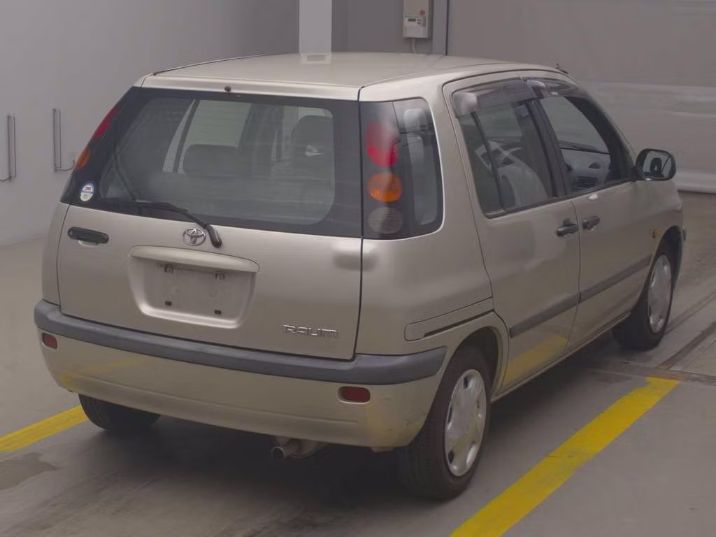 TOYOTA RAUM
